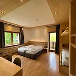 Hotel D'la Varda 3*